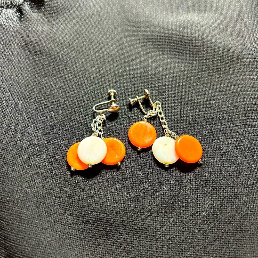 VTG Silver Plastic White and Orange Dangle screw back earrings. 60s Vibes!! - Picture 1 of 5